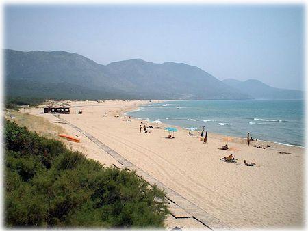 La spiaggia di Portixeddu. Ingrandisci l'immagine e accedi alla galleria delle foto.