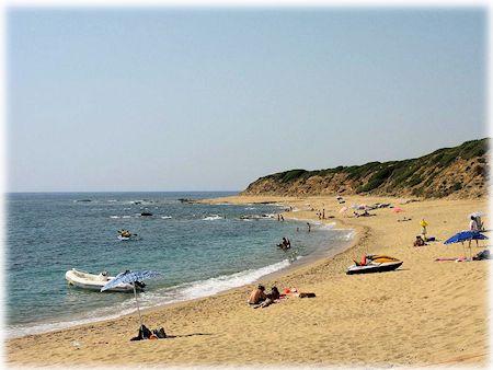 La spiaggia di Portu Maga. Ingrandisci l'immagine e accedi alla galleria delle foto.