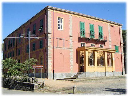 Il borgo di Montevecchio. Ingrandisci l'immagine e accedi alla galleria delle foto.